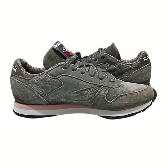 Reebok Classics Suede Women 7 Gray Ironstone Pink Skull Grey Athletic BS5418 - Picture 2 of 7